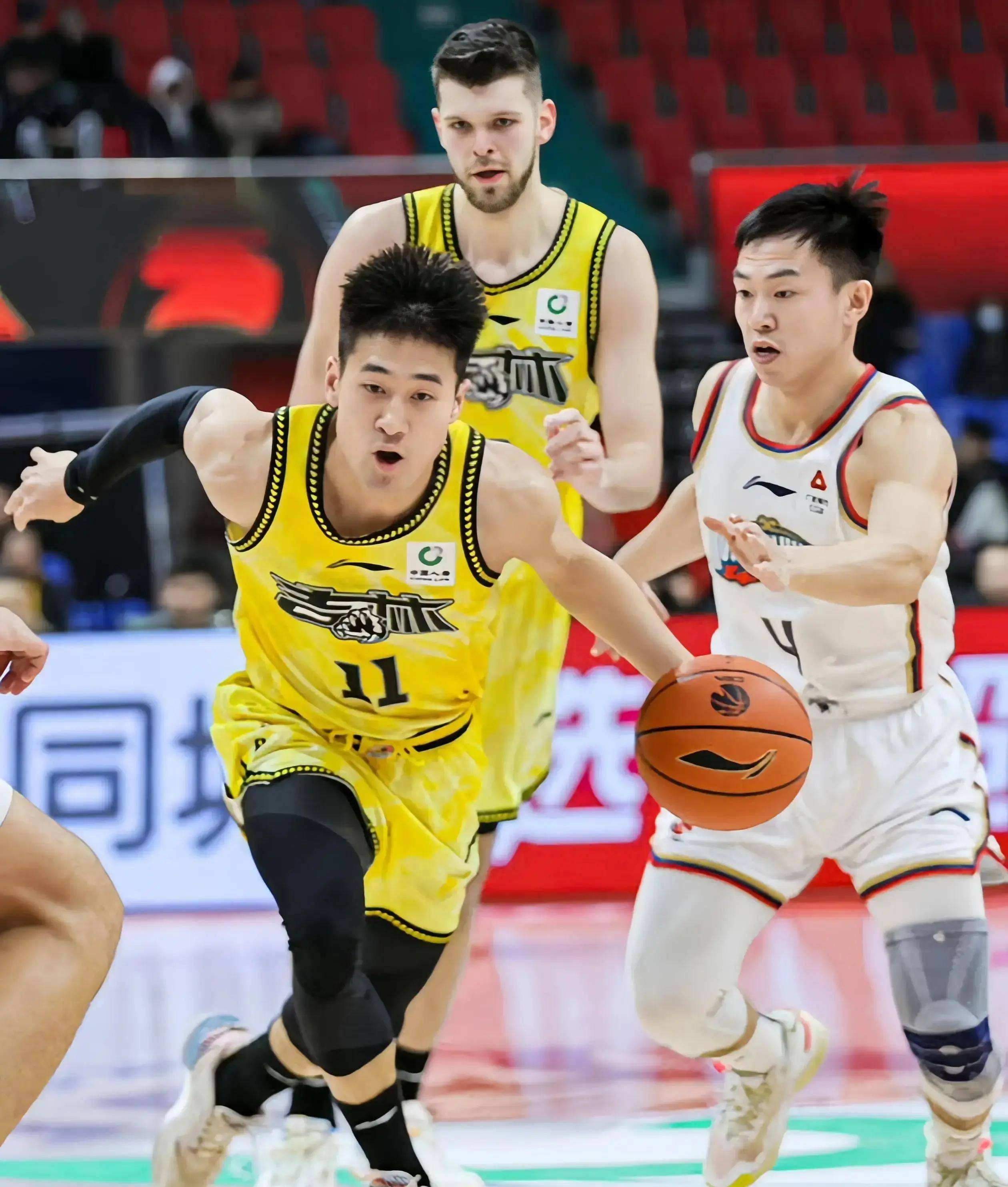 终极之夜!CBA冠军悬念即将揭晓 终极之夜!CBA冠军悬念即将揭晓