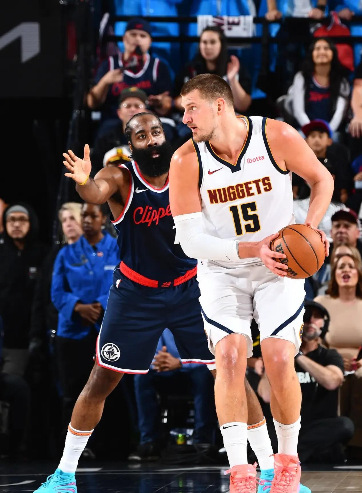 雷霆完胜上海队，约基奇扛起全队