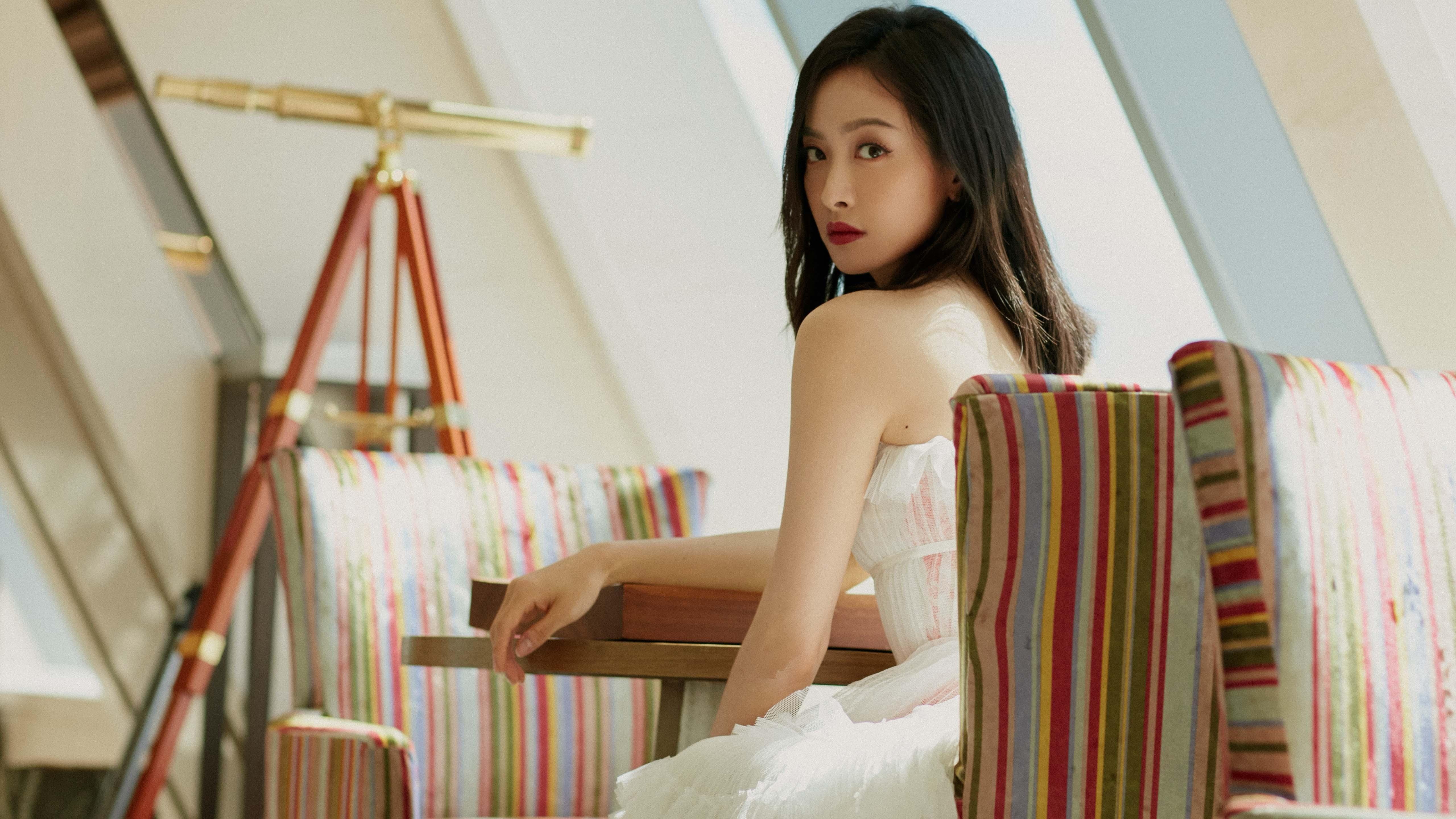 当皇马左闸踩下油门,卡瓦哈尔如何从伯纳乌草坪接管F1街道赛道